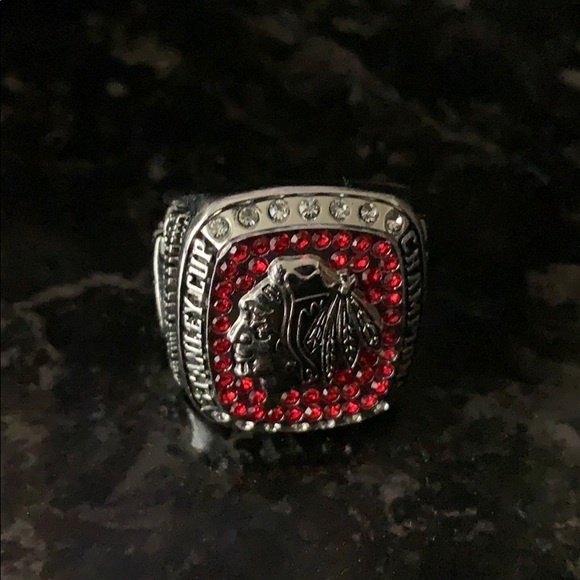 Blackhawks 2013 championship ring - Picture 4 of 4